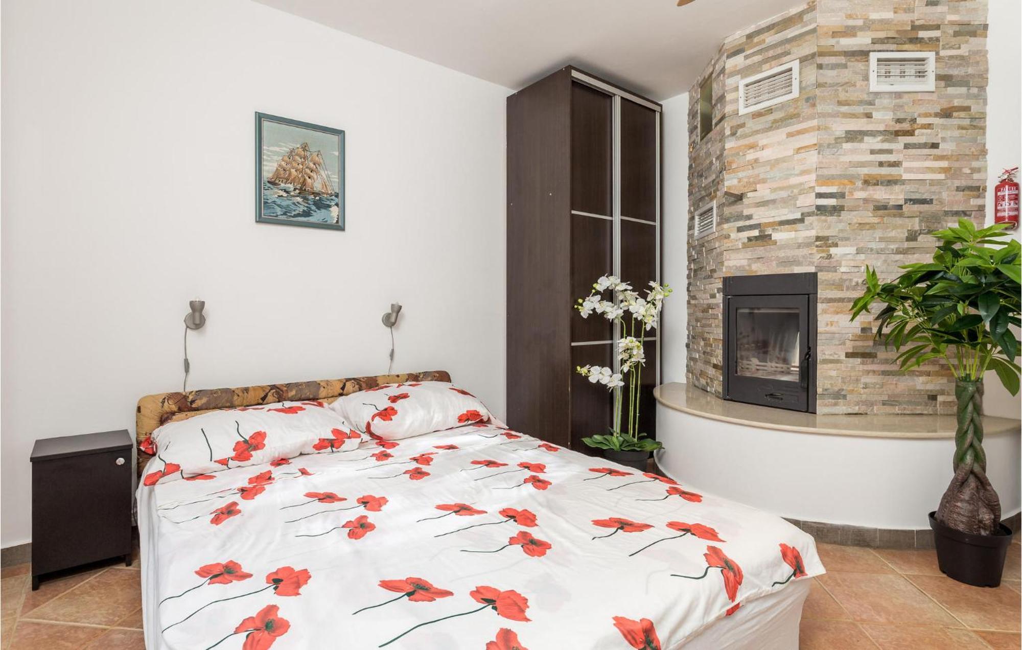 1 Bedroom Beautiful Apartment In Vrh Vrh  Zewnętrze zdjęcie