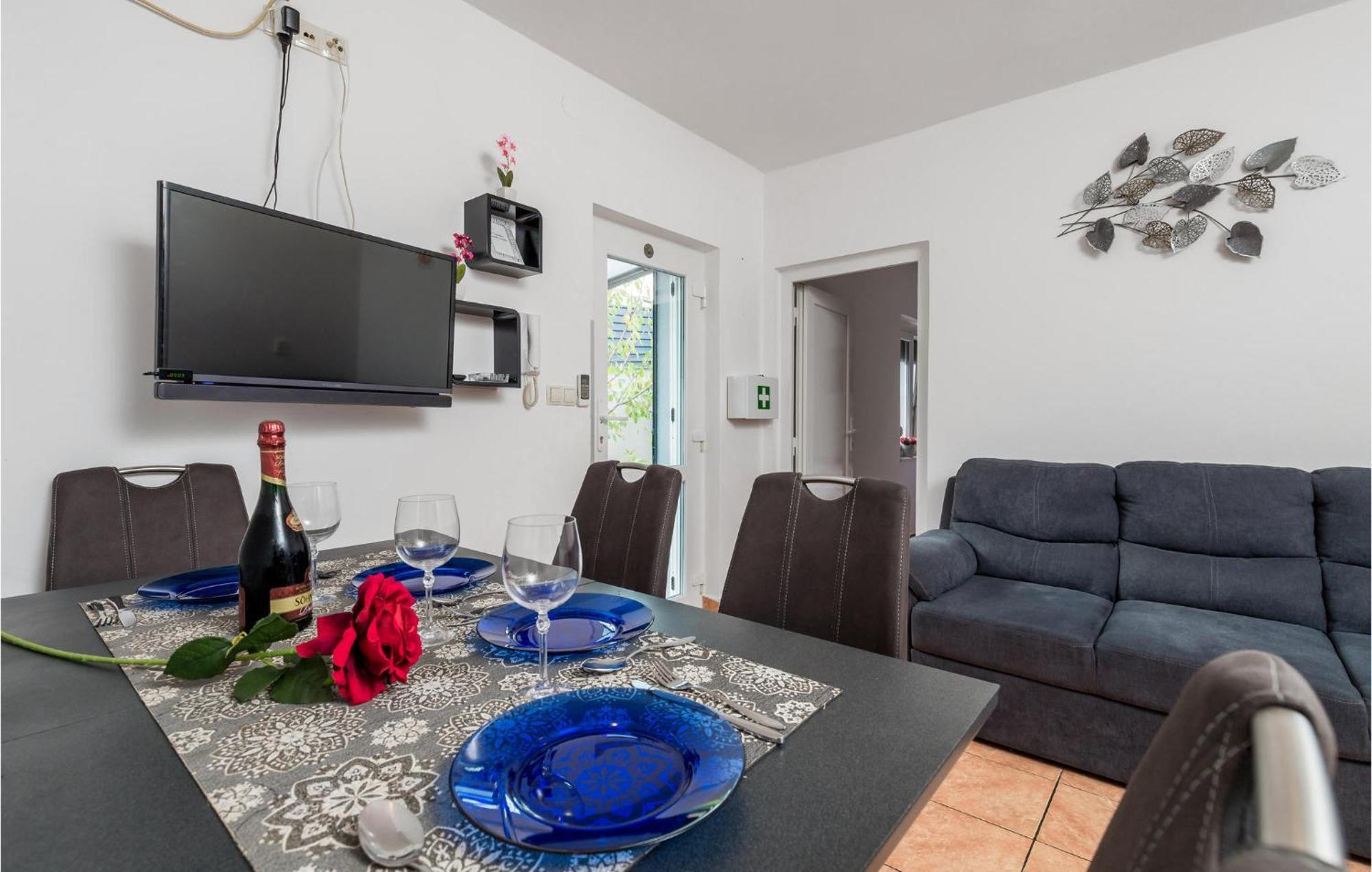 1 Bedroom Beautiful Apartment In Vrh Vrh  Zewnętrze zdjęcie