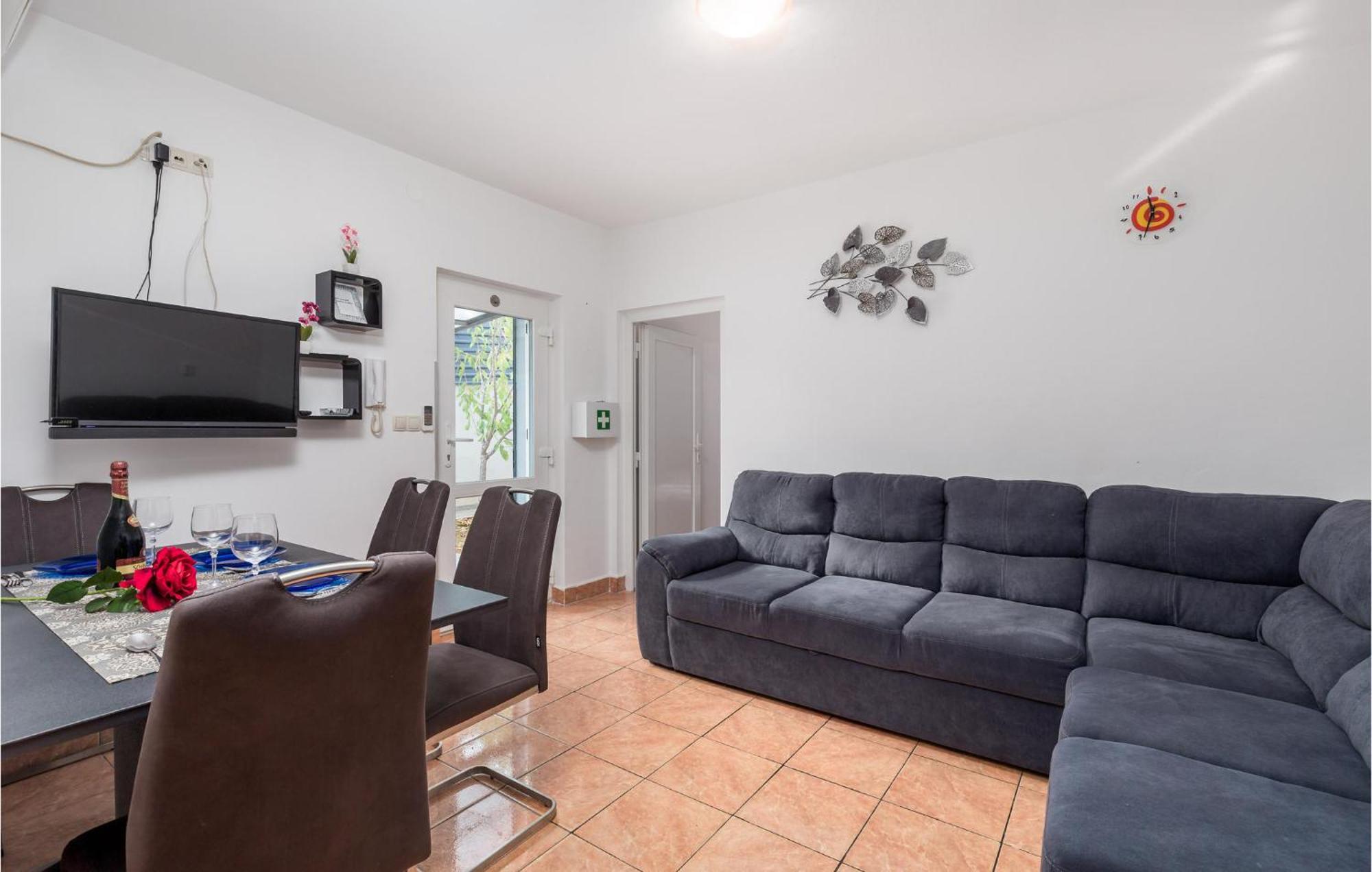 1 Bedroom Beautiful Apartment In Vrh Vrh  Zewnętrze zdjęcie