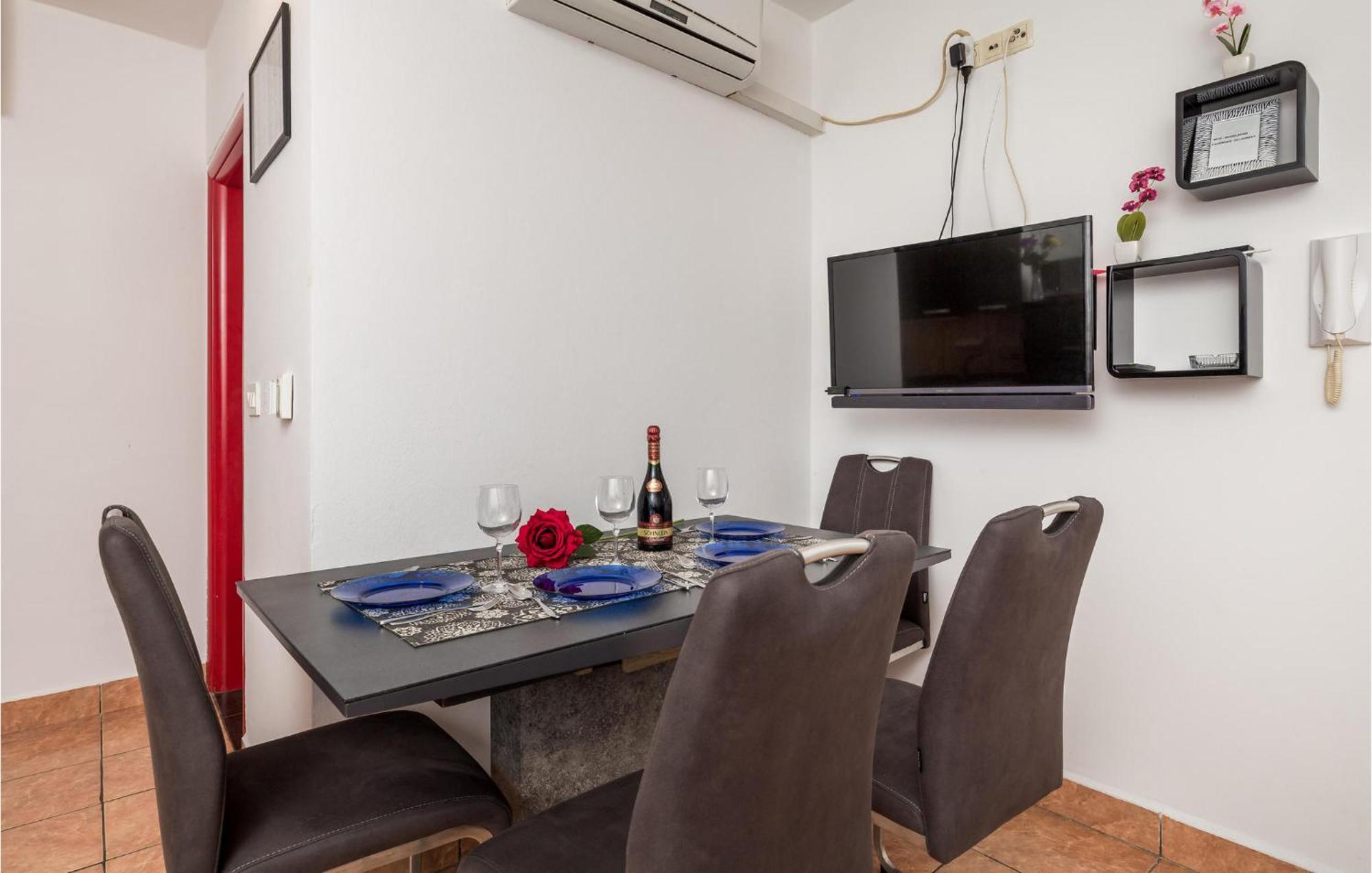 1 Bedroom Beautiful Apartment In Vrh Vrh  Zewnętrze zdjęcie