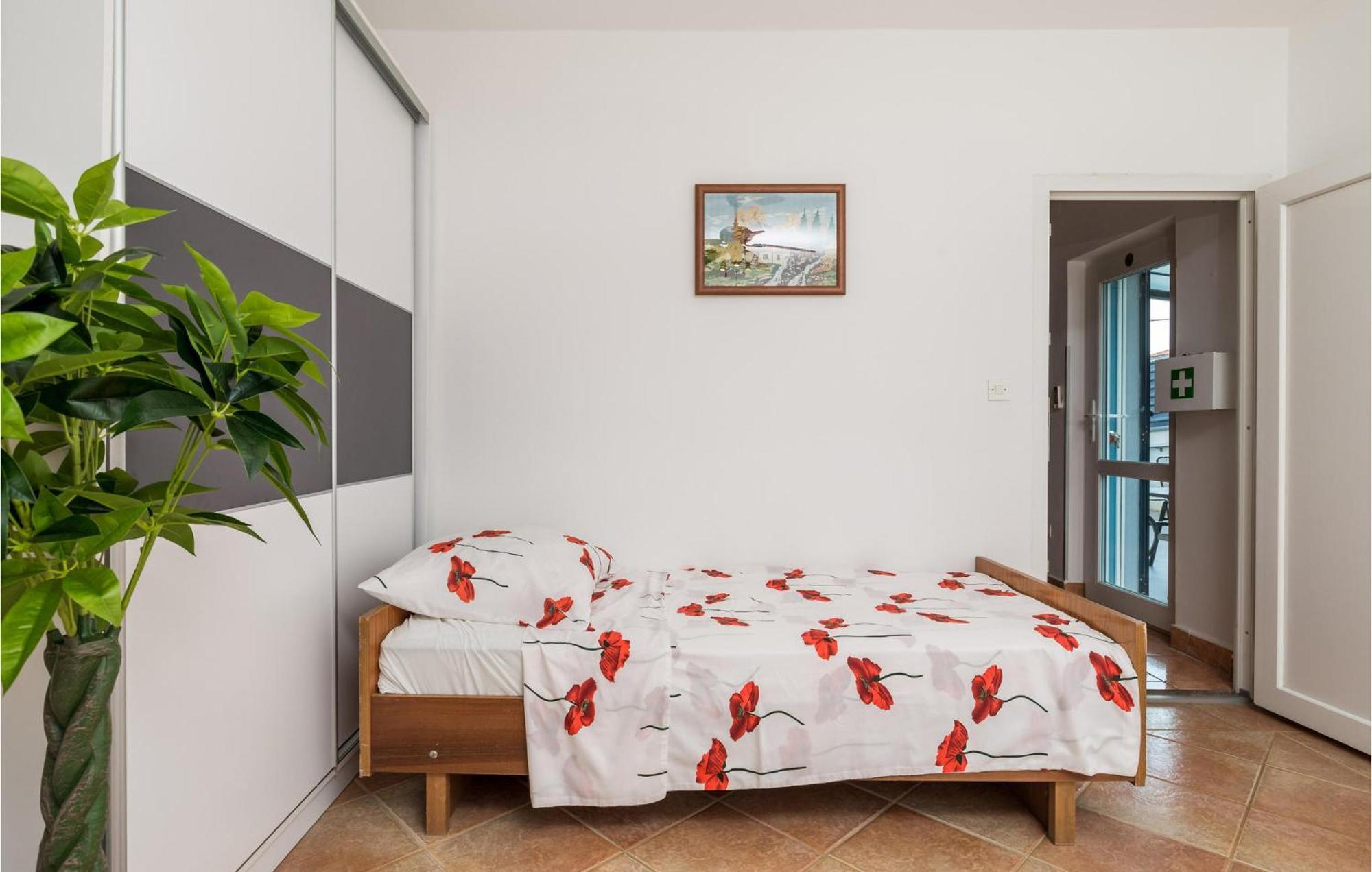 1 Bedroom Beautiful Apartment In Vrh Vrh  Zewnętrze zdjęcie